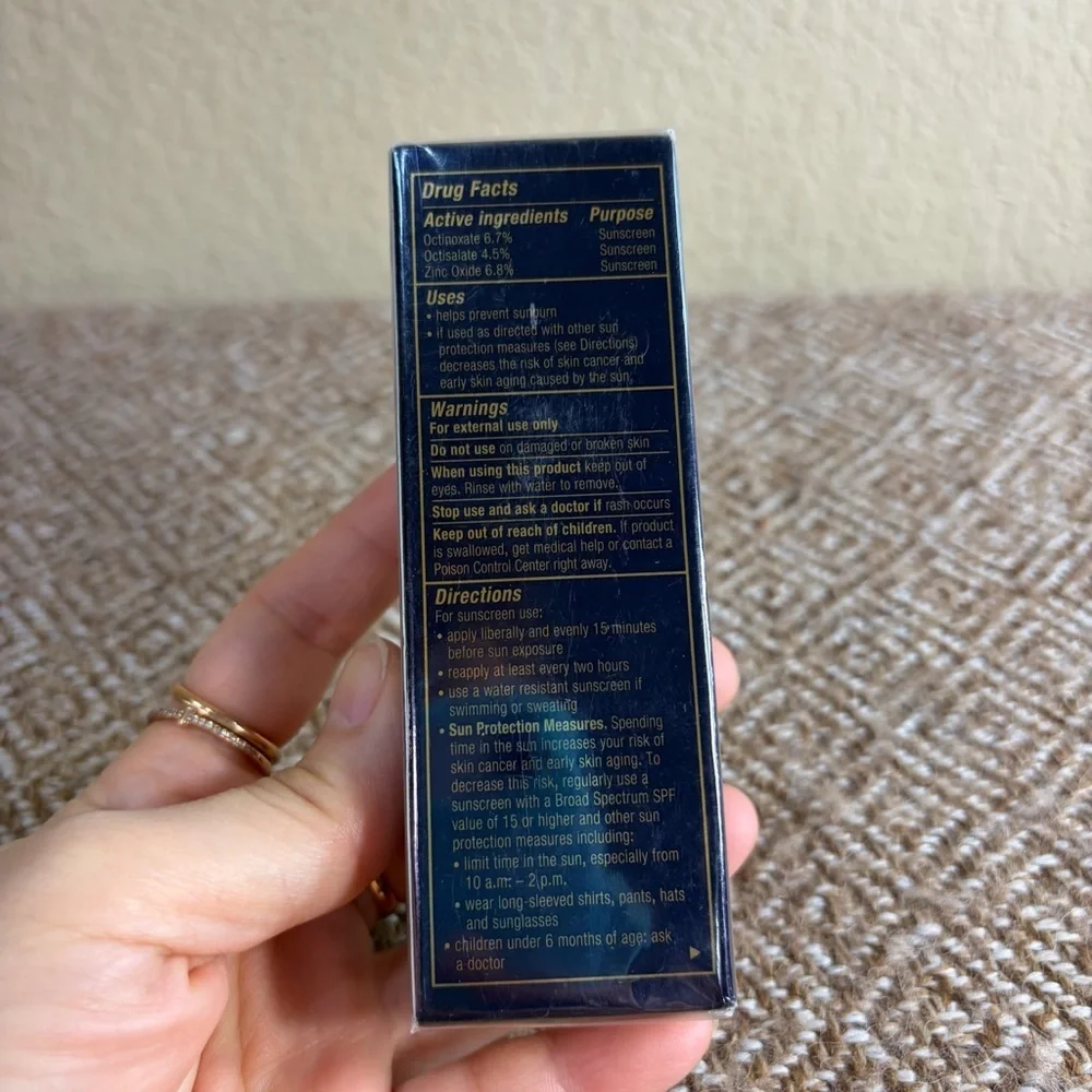 Estee Lauder Futurist SkinTint Serum With Botanical Oil Infusion 30mL 5W1 Bronze